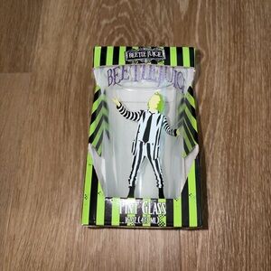 New Warner Bros Beetle Juice Halloween 16oz Pint Glass Horror Movie Beer
